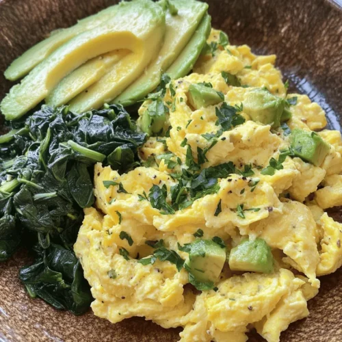 Scrambled eggs have long been a breakfast staple for many, prized for their simplicity, versatility, and nutritional benefits. Whether you’re a busy professional rushing out the door or someone who enjoys leisurely brunches, scrambled eggs provide a quick and satisfying meal. But what if you could elevate this classic dish into something even more nourishing and flavorful? Enter scrambled eggs with spinach and avocado—a delightful combination that not only pleases the palate but also packs a nutritious punch.